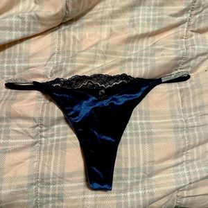 Shine strap thong